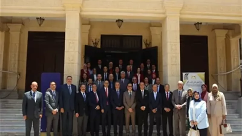 برنامج تدريبي متكامل لإعداد المرشحين لشغل منصب رئيس جامعة