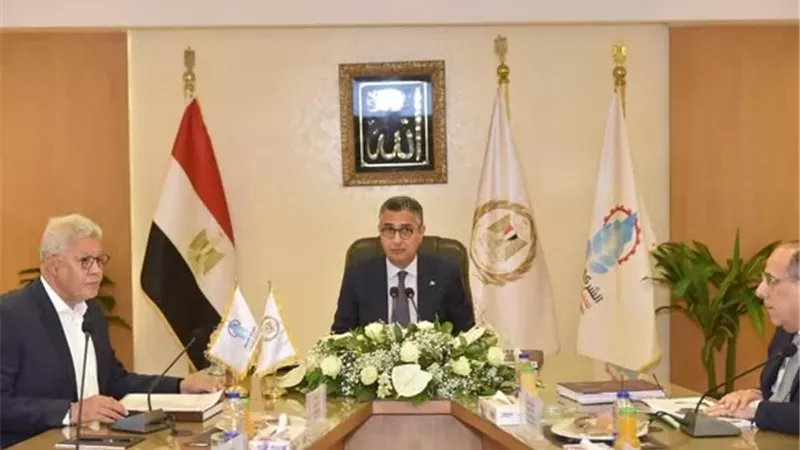 وزير التموين يترأس اجتماع الجمعية العامة للشركة القابضة للصناعات الغذائية