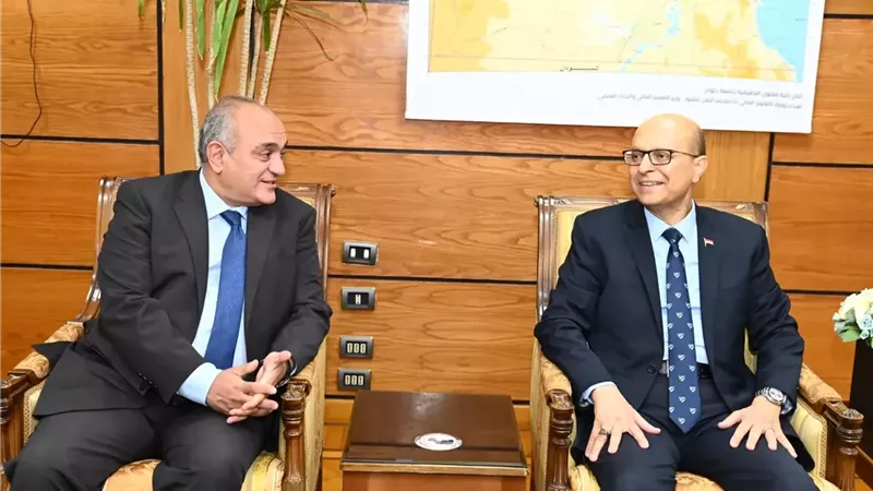 جامعة أسيوط تبحث مع 