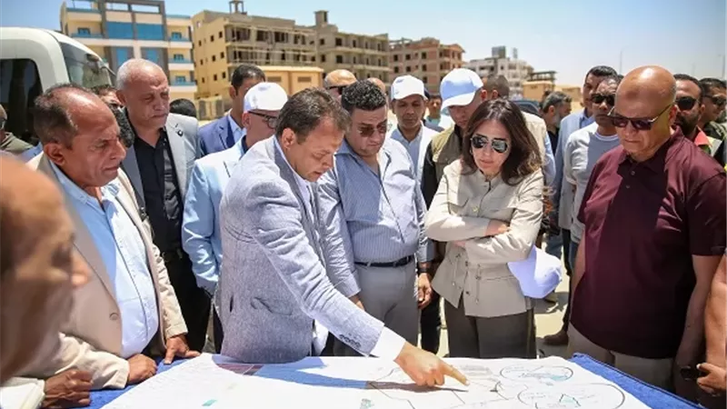 وزيرة الإسكان تتفقد مشروع “بيت الوطن” بالامتداد الشرقي للمدينة