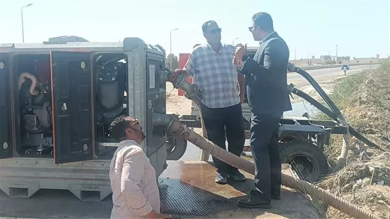 نائب محافظ السويس يقود جهود إنهاء أزمة المياه بطريق عيون موسى