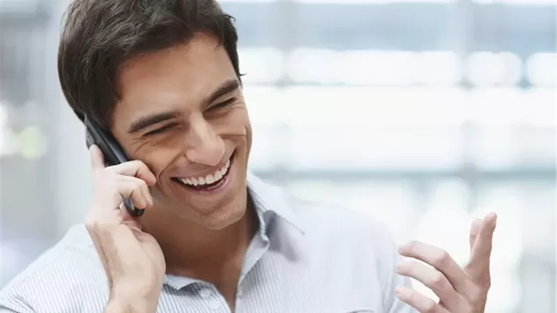 المشي أثناء المكالمات الهاتفية .. عادة تلقائية تكشف أسرار العقل