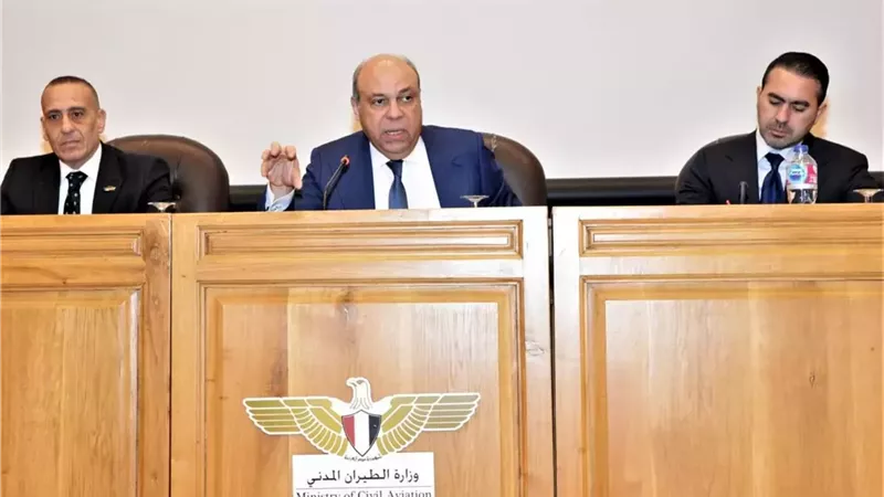 وزير الطيران : تكاتف بين جميع الجهات لمواجهة مخاطر الطيور