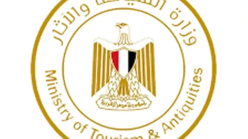 ترحيل بلوجر أمريكى وصديقته بعد محاولتهما الإساءة للسياحة المصرية