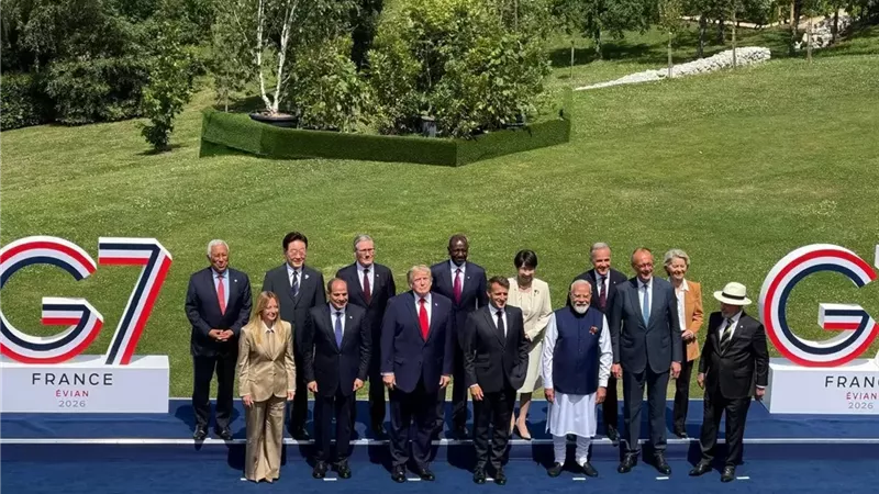 الرئيس السيسي يتوسط صورة تذكارية مع القادة المشاركين في قمة «G7»