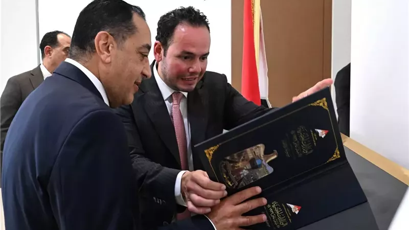 رئيس الوزراء يشهد إطلاق 