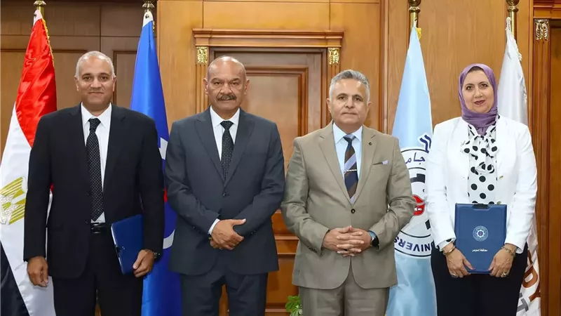 محافظ السويس يشهد توقيع بروتوكول طبى مع مؤسسة السويدى