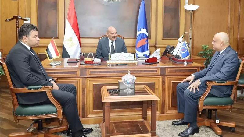 محافظ السويس يستقبل رئيس شركة السويس لتصنيع البترول