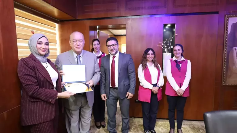 تكريم الموظفين المتميزين بميناء القاهرة الجوي