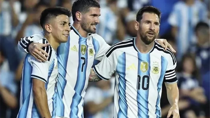 ميسي يتقدم للأرجنتين بالهدف الاول في شباك الجزائر