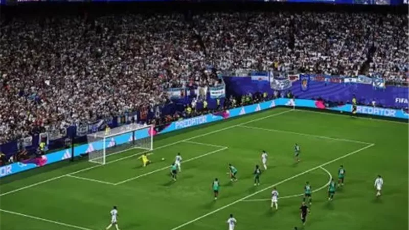 الأرجنتين يقسو علي الجزائر بثلاثية 