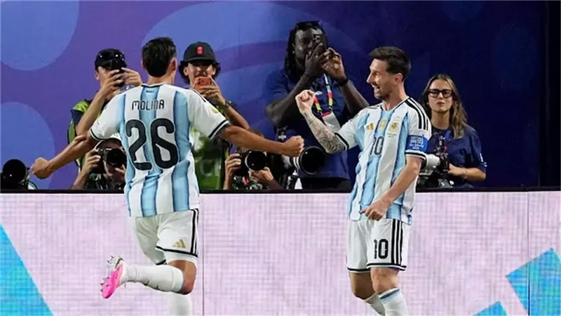 رجل مباراة الأرجنتين والجزائر في كأس العالم