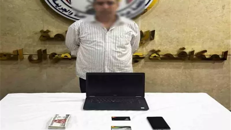 ضبط عنصر جنائي بالقاهرة بتهمة النصب على الراغبين في السفر للخارج