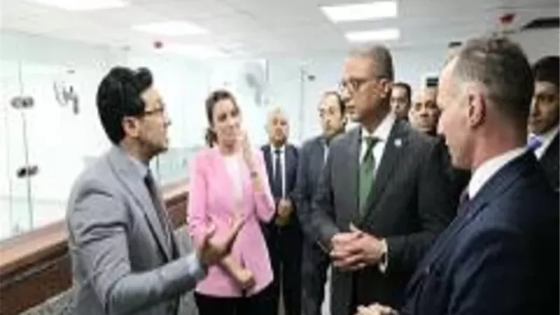 محافظ الجيزة يتفقد التجهيزات الجارية بالمركز التكنولوجي