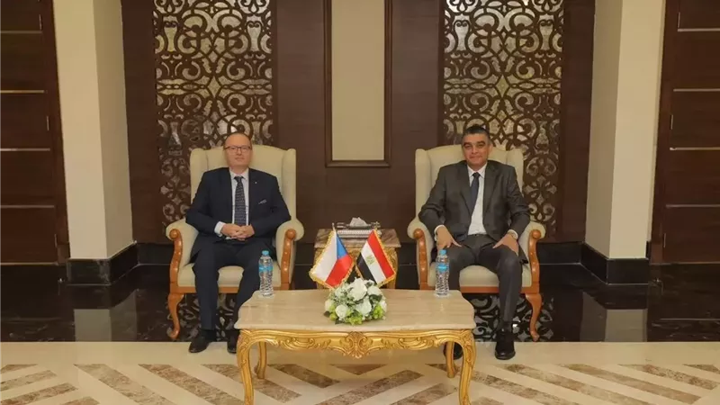 رئيس هيئة الشراء الموحد يشهد توقيع مذكرة تفاهم لتصنيع الأسرة الطبية