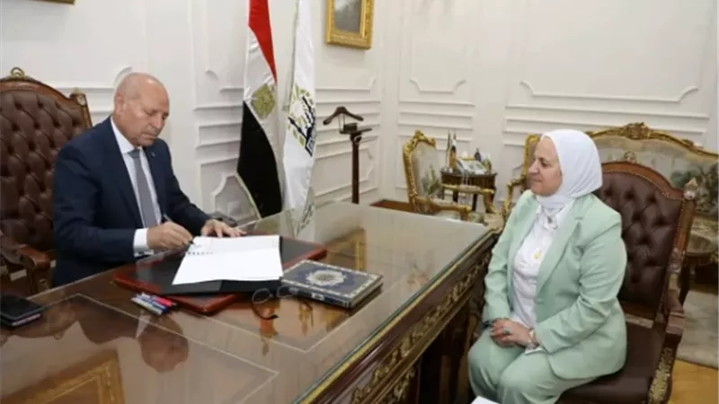 محافظ القاهرة يعتمد نتيجة الشهادة الاعدادية بنسبة نجاح ٧٣ %