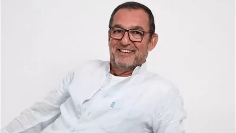 أحمد العوضي ينعى الفنان محمد مرزبان