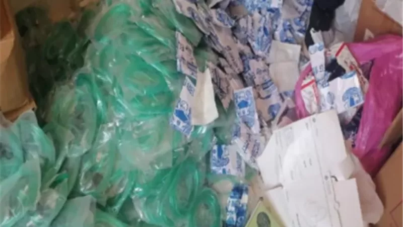 ضبط 1.5 مليون قطعة مستلزمات طبية مجهولة المصدر داخل مخزن بالقاهرة