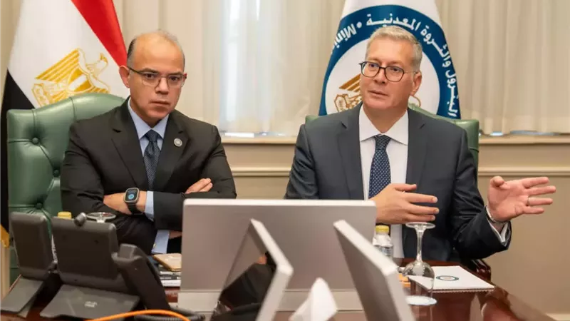 لجنة مشتركة بين 