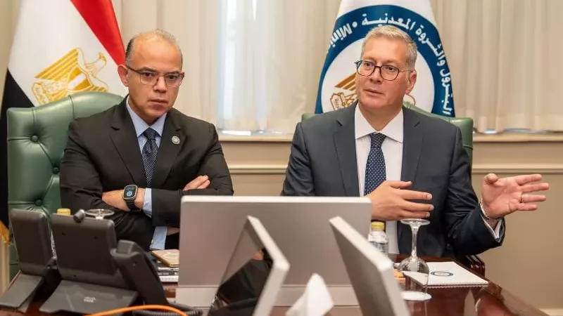 لجنة مشتركة بين 