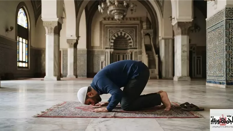 الحكم الفقهي في نسيان قصار السور والتشهد الأوسط في الصلاة