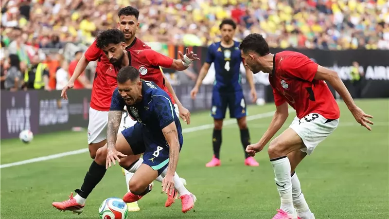 ثلاثي فى وسط الملعب.. حسام حسن يستقر على تشكيل المنتخب أمام بلجيكا