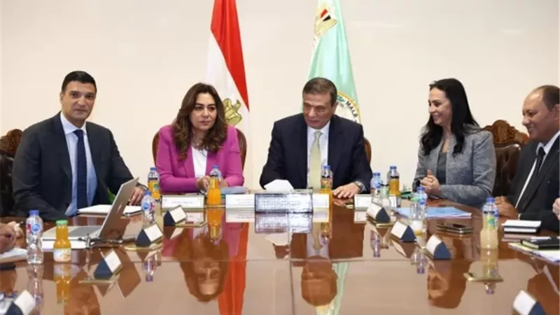 وزيرة التنمية المحلية تستعرض خطوات تنفيذ مبادرة القرية المنتجة
