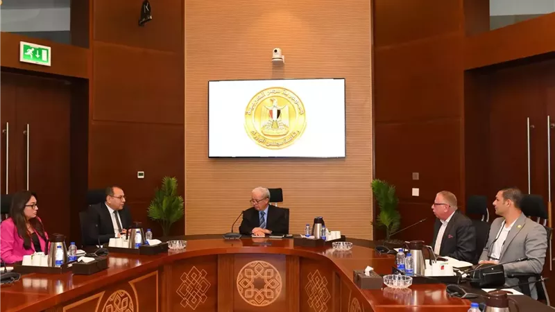 نائب رئيس الوزراء يتابع مستجدات تنفيذ المشروع القومي لتطوير صناعة الغزل والنسيج