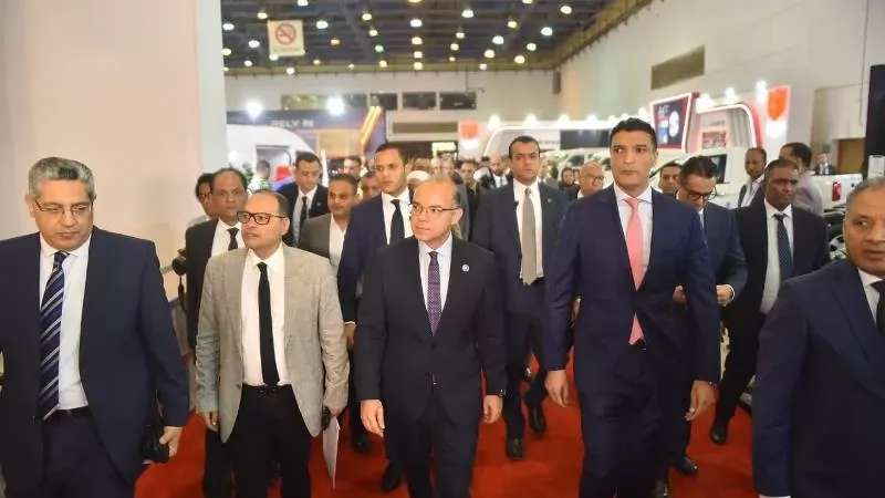 وزير الاستثمار والتجارة الخارجية يفتتح معرض الأهرام لسيارات النقل