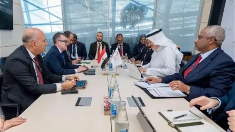 وزير التخطيط يعزز الشراكة مع تمويل التجارة الإسلامية