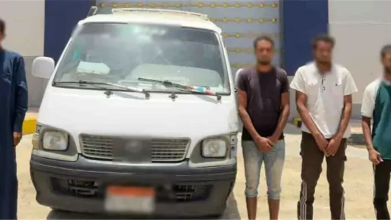 كواليس مشاجرة سائق و3 عمال أحدثوا تلفيات بميكروباص في بني سويف