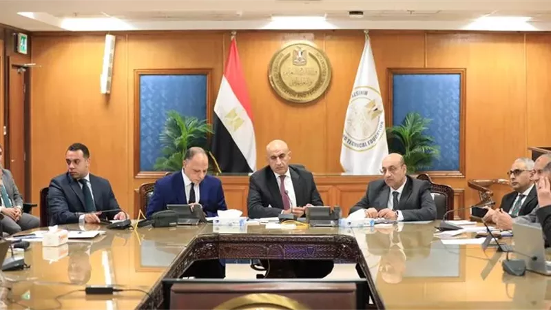 وزير التربية والتعليم يتابع انتظام أول أيام امتحانات الثانوية العامة من غرفة العمليات