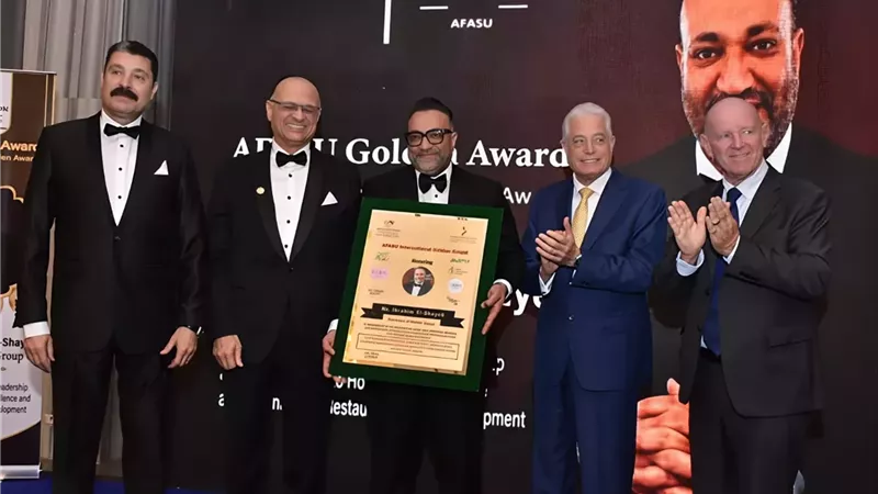 الاتحاد الأفريقي الآسيوي يمنح إبراهيم الشايب الجائزة الذهبية في قطاع الضيافة