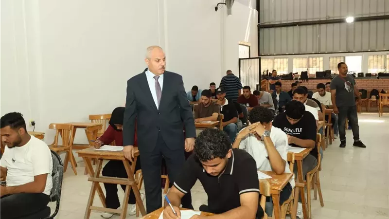 1538 طالبًا يؤدون الامتحانات بمعهد التمريض بجامعة القناة