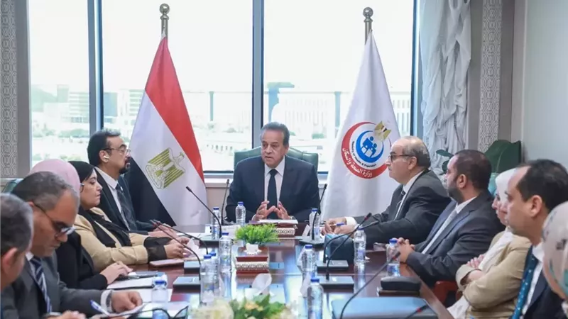 وزير الصحة يعقد اجتماعاً لمتابعة إنشاء مجمع صناعي للأجهزة التعويضية