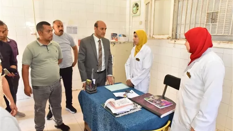 علوان يفاجئ وحدة طب الأسرة بقريةريفا للاطمئنان على الخدمات الطبية