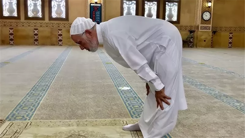 نجيب عوضين: أداء صلاة الفوائت أهم من السنن لأنها فروض
