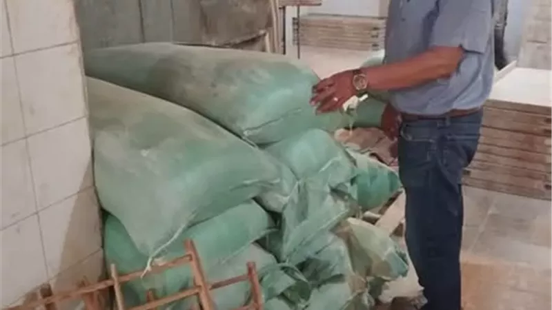 ضبط طن ونصف دقيق بلدي مدعم قبل تهريبه بالإسماعيلية
