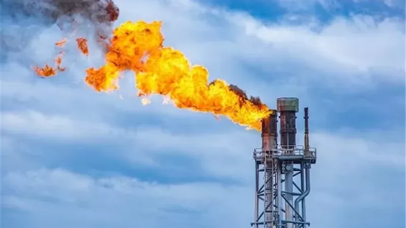 حرق الغاز يلتهم المليارات.. البنك الدولي: 54 مليار دولار خسائر عالميًا