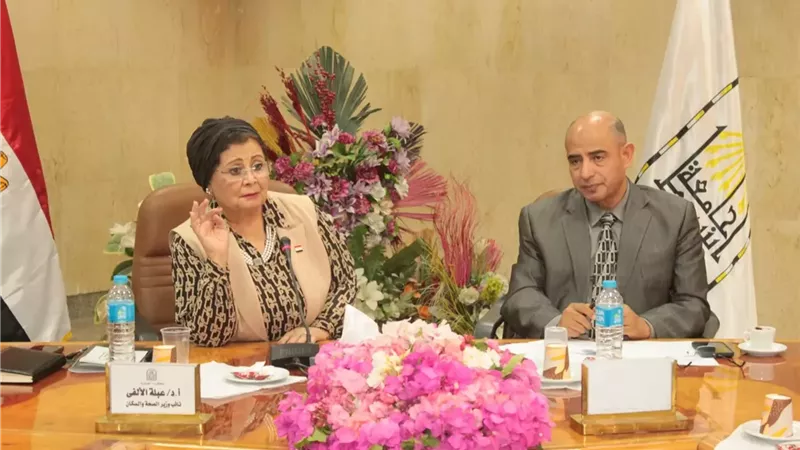 نائب وزير الصحة والسكان تناقش تنفيذ مبادرة الألف يوم الذهبية