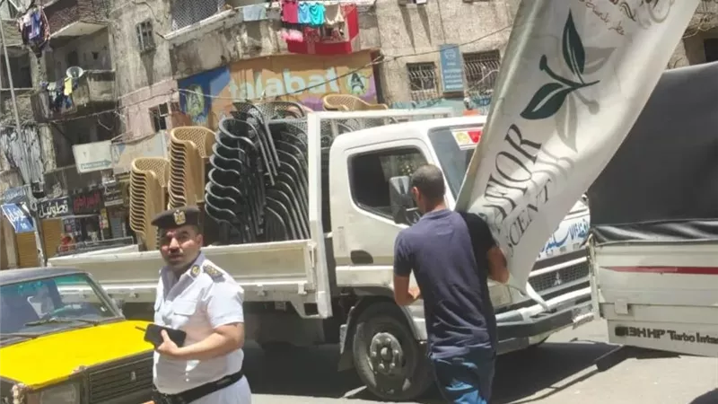 وقف تجاوزات الباعة الجائلين وأصحاب المحلات في حي المنتزة