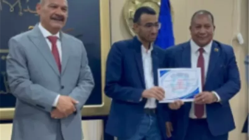 محافظ السويس يُكرّم فريق العباقرة بعد حصد الصدارة