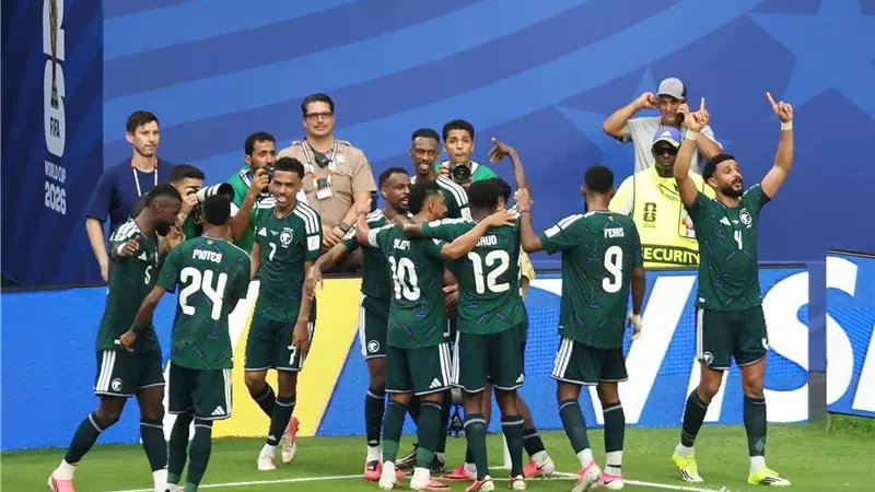 دونيس يعلن تشكيل السعودية أمام الرأس الأخضر في كأس العالم
