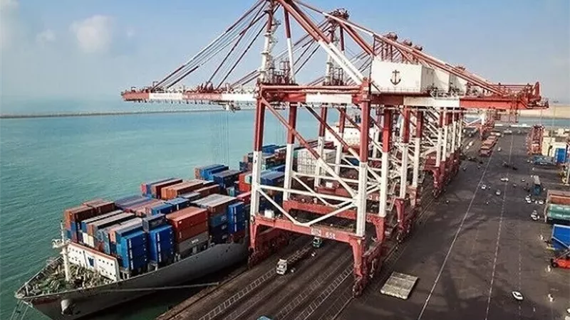 إيران تنفي تضرر ميناء سيريك بعد ضربات أمريكية
