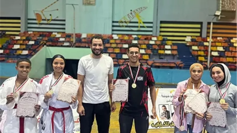أبطال نادي التجديف للكارتية باسوان علي منصة التتويج