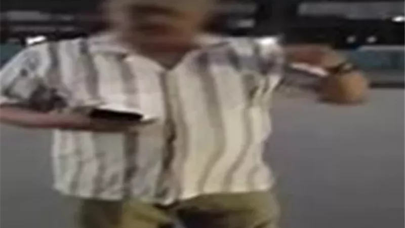 ضبط سائق تابع لتطبيق نقل ذكي قام بتهديد طالبة ومنعها من النزول