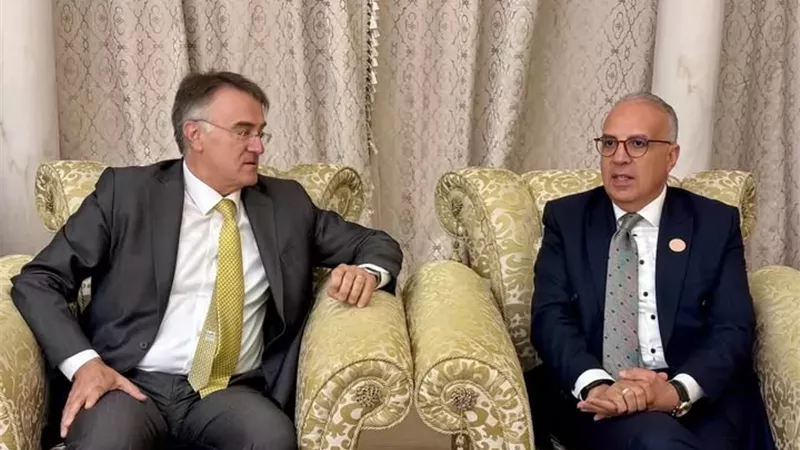 وزير الري يبحث مع مدير معهد سيام باري الإيطالي تعزيز التعاون