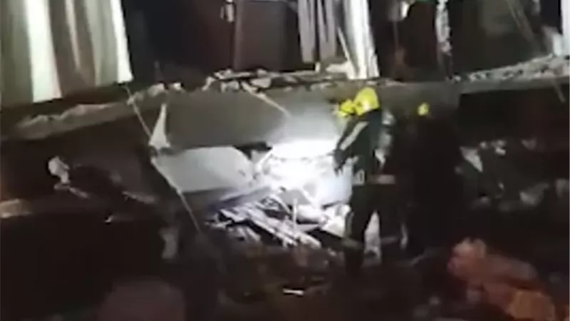 مصرع وإصابة 14 وأنهيار مبنى بالكامل فى حريق ورشة بمنشأة ناصر