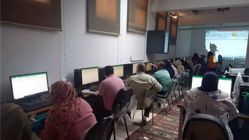 تدريب العاملين بكلية طب القناة على التحول الرقمي