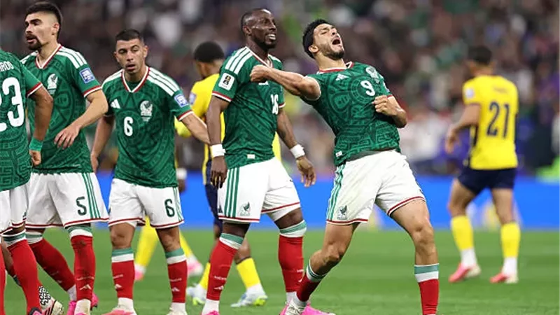 كأس العالم| هجوم المكسيك ينهي السلسلة التاريخية للدفاع الإكوادوري